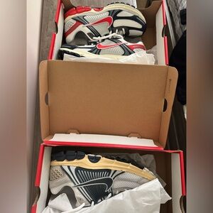 2 pairs of Nike vomero 5’s as 9.5